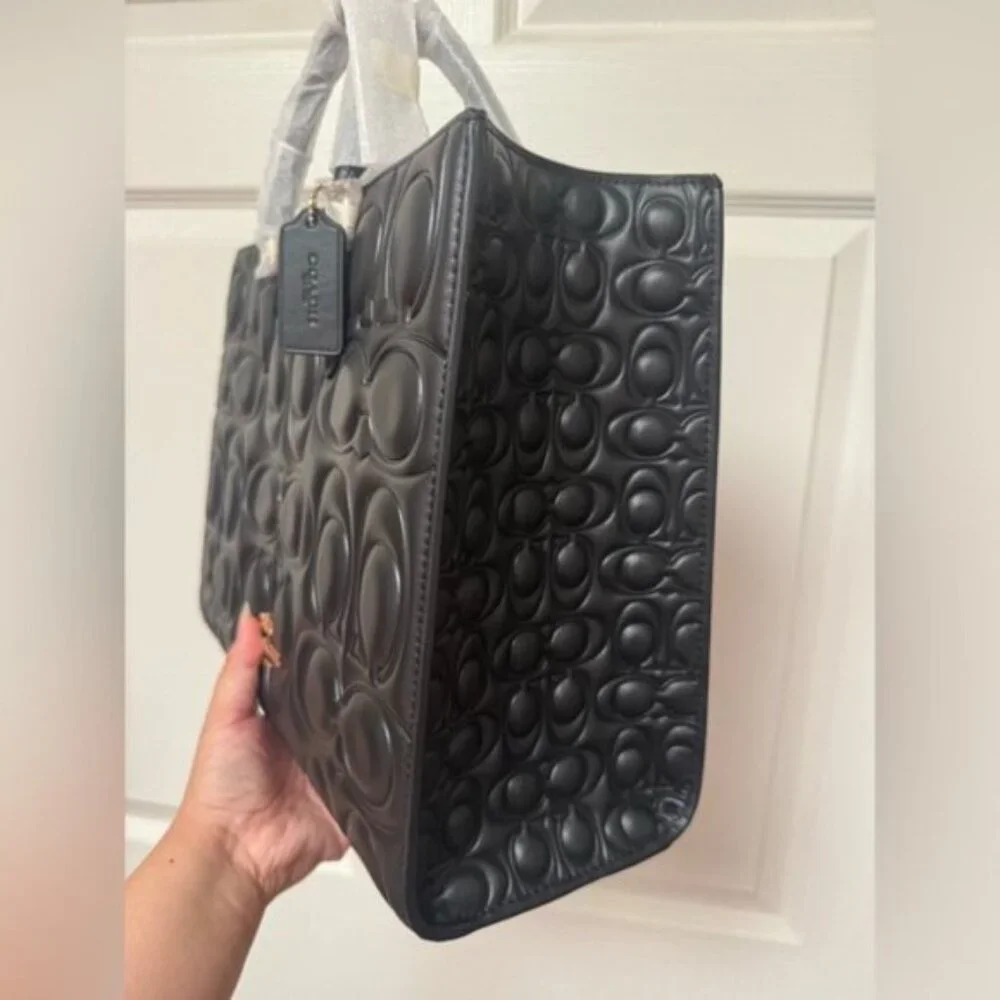 NWT Coach Maggie Tote Bag In Signature Leather CY672 Large size in Gold/Black - Picture 3 of 5